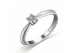 Серебряное кольцо с бриллиантом