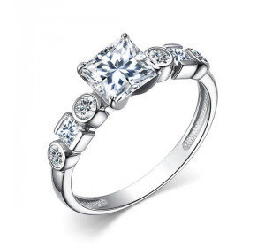 Серебряное кольцо с фианитом
