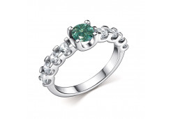 Серебряное кольцо с муассанитом