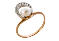 Золотое кольцо с жемчугом