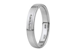 Кольцо обручальное из белого золота с бриллиантом