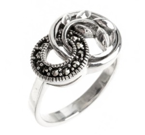 Серебряное кольцо с марказитом