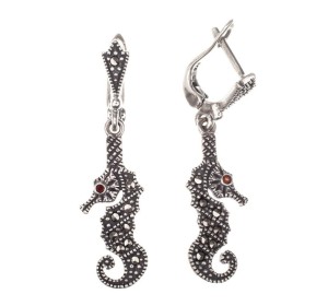 Серебряные cерьги висячие с гранатом