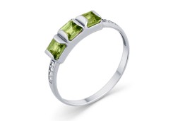 Серебряное кольцо с хризолитом