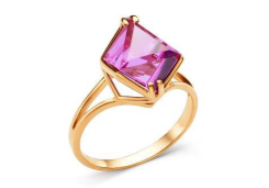 Золотое кольцо с корундом