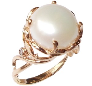 Золотое кольцо с жемчугом