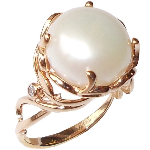 Золотое кольцо с жемчугом