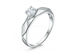 Серебряное кольцо с фианитом