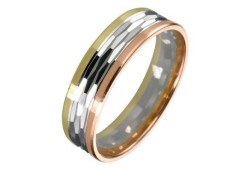 Золотое обручальное кольцо 