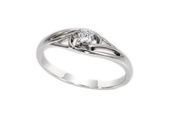 Кольцо из белого золота с бриллиантом
