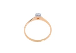 Золотое кольцо с бриллиантом