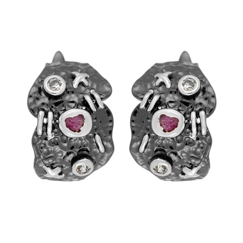 Серебряные cерьги классические с корундом