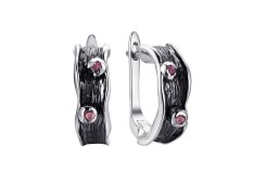 Серебряные cерьги классические с корундом