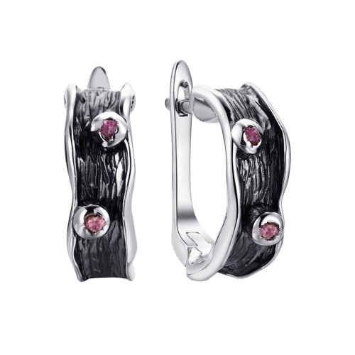 Серебряные cерьги классические с корундом