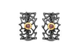 Серебряные cерьги классические с позолотой с корундом