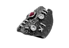 Серебряное кольцо с корундом