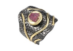 Серебряное кольцо с позолотой с корундом