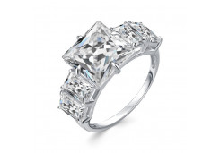 Серебряное кольцо с фианитом