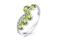 Серебряное кольцо с хризолитом