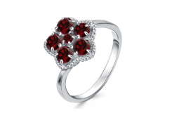 Серебряное кольцо с гранатом