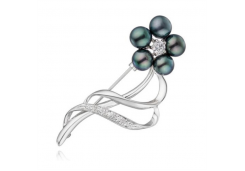 Брошь из серебра с жемчугом