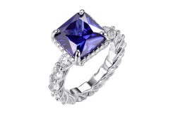 Серебряное кольцо с фианитом