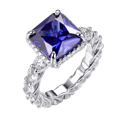 Серебряное кольцо с фианитом