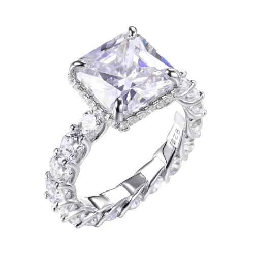 Серебряное кольцо с фианитом