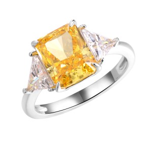 Серебряное кольцо с фианитом