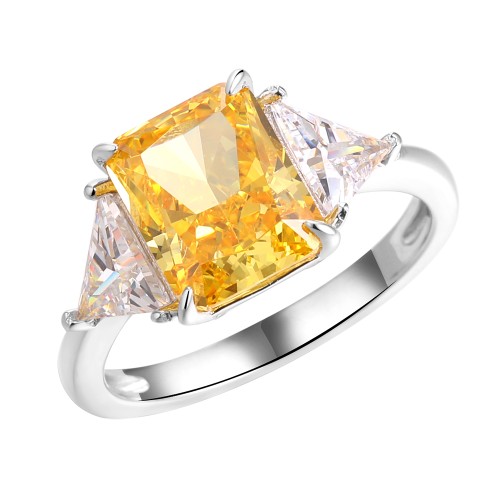 Серебряное кольцо с фианитом