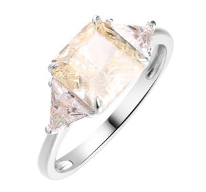 Серебряное кольцо с фианитом