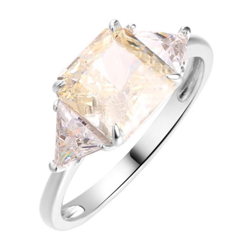 Серебряное кольцо с фианитом