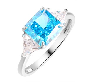 Серебряное кольцо с фианитом