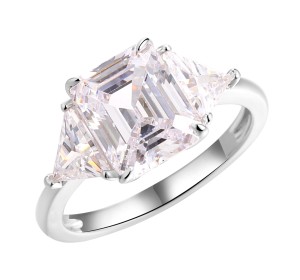 Серебряное кольцо с фианитом