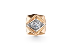 Золотая подвеска с бриллиантом