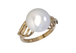 Золотое кольцо с жемчугом