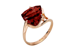 Золотое кольцо с гранатом