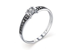Кольцо из белого золота с бриллиантом