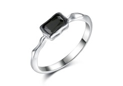 Серебряное кольцо со шпинелью