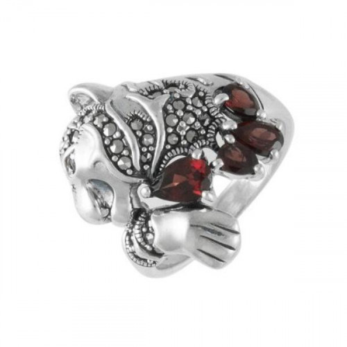Серебряное кольцо с гранатом