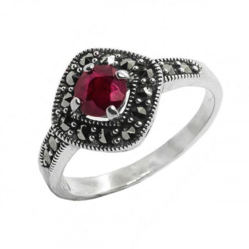 Серебряное кольцо с корундом