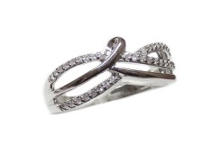 Кольцо из белого золота с бриллиантом