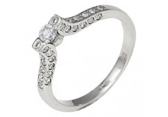 Кольцо из белого золота с бриллиантом