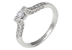 Кольцо из белого золота с бриллиантом