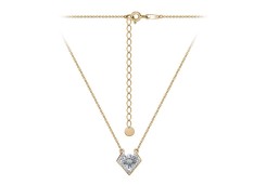 Золотое колье с бриллиантом