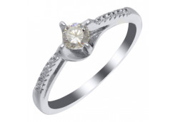 Серебряное кольцо с фианитом