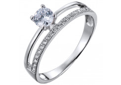 Серебряное кольцо с фианитом