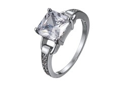 Серебряное кольцо с фианитом