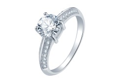 Серебряное кольцо с фианитом