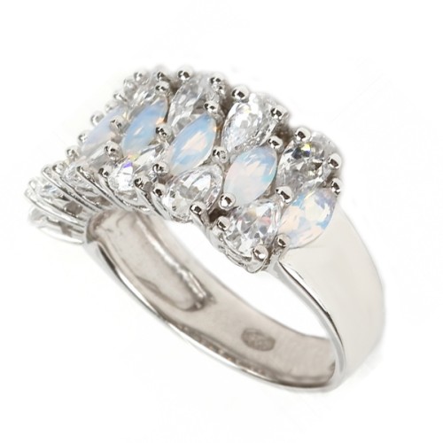 Серебряное кольцо с лунным камнем